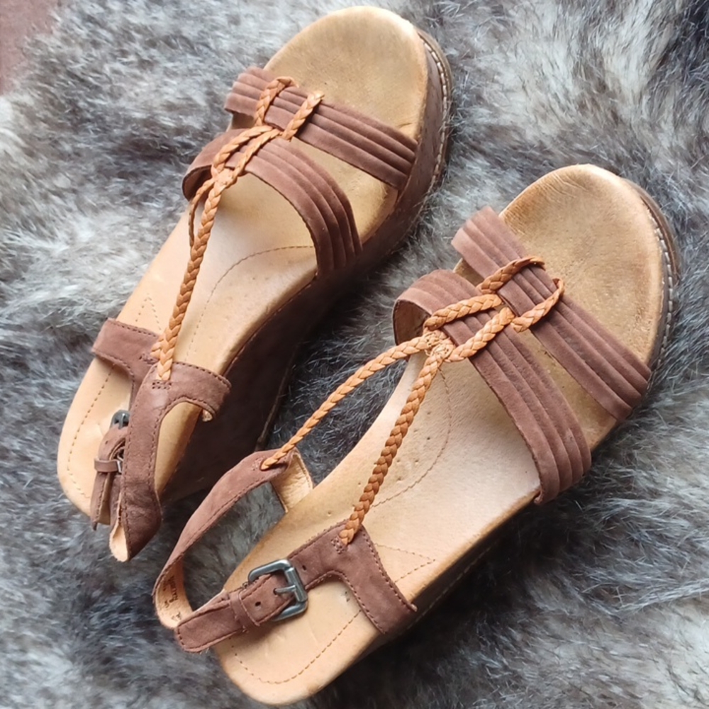 NAYA wedge sandals